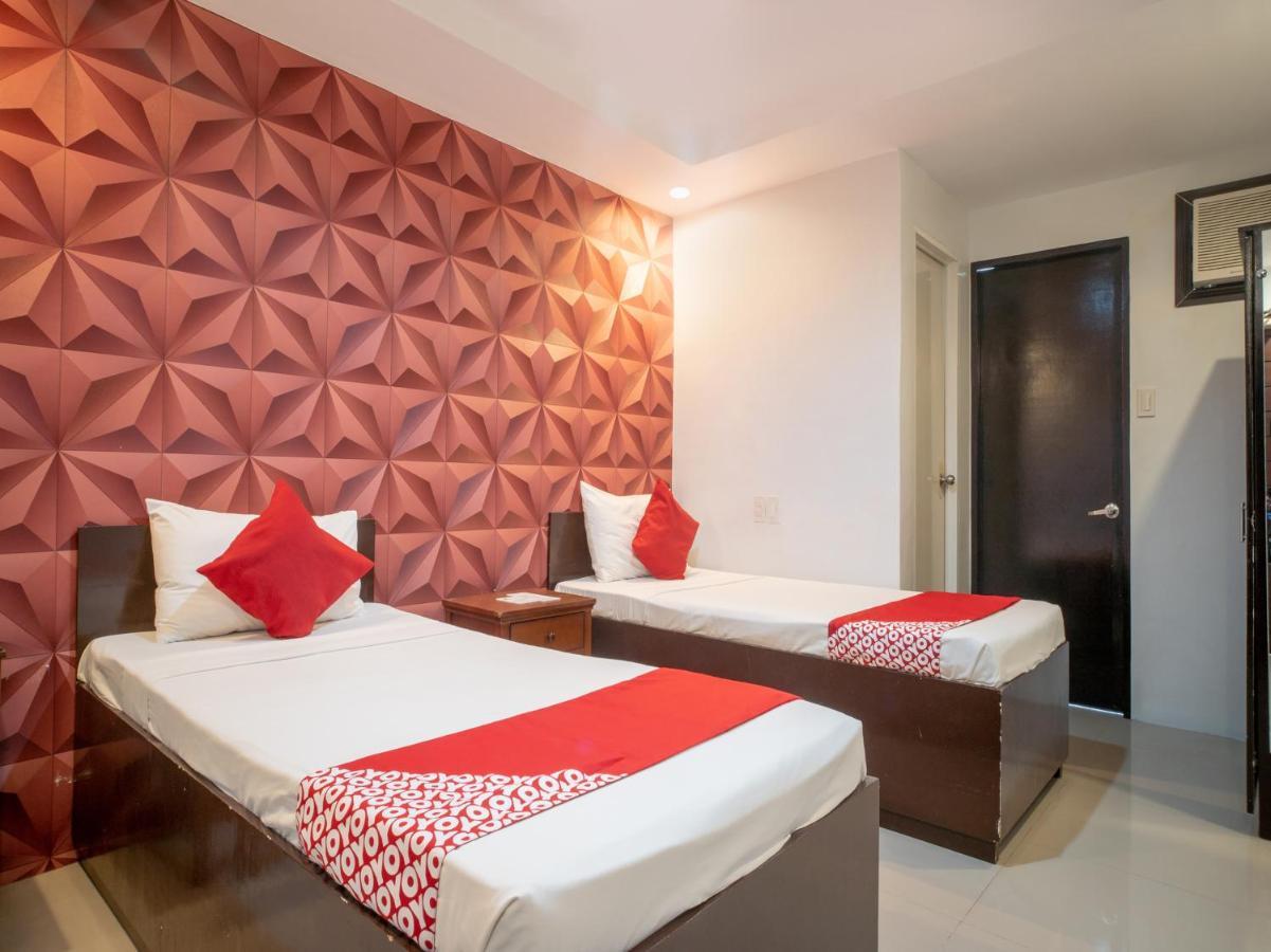 Oyo 697 Obrero Suites Davao Exterior photo