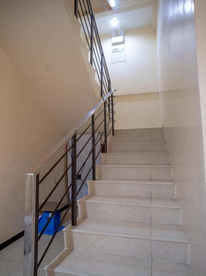 Oyo 697 Obrero Suites Davao Exterior photo
