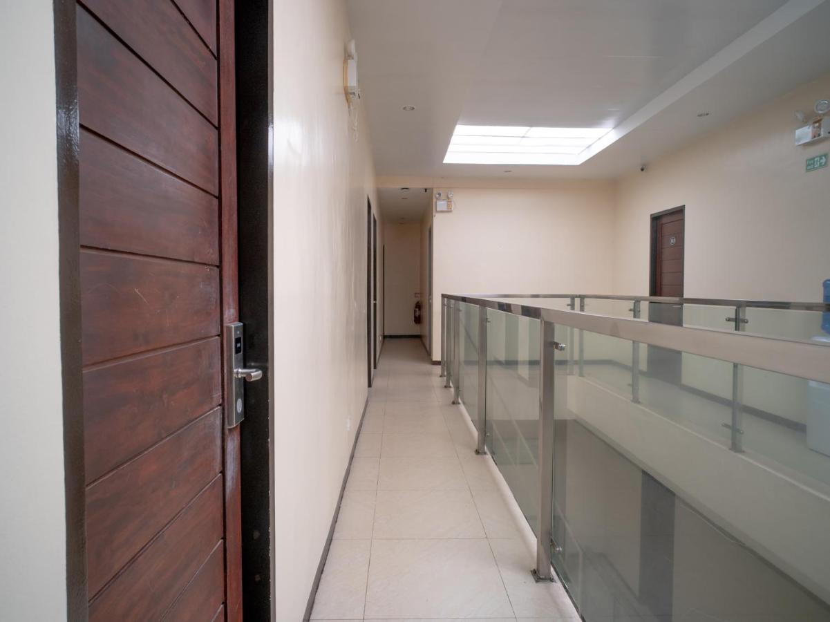 Oyo 697 Obrero Suites Davao Exterior photo