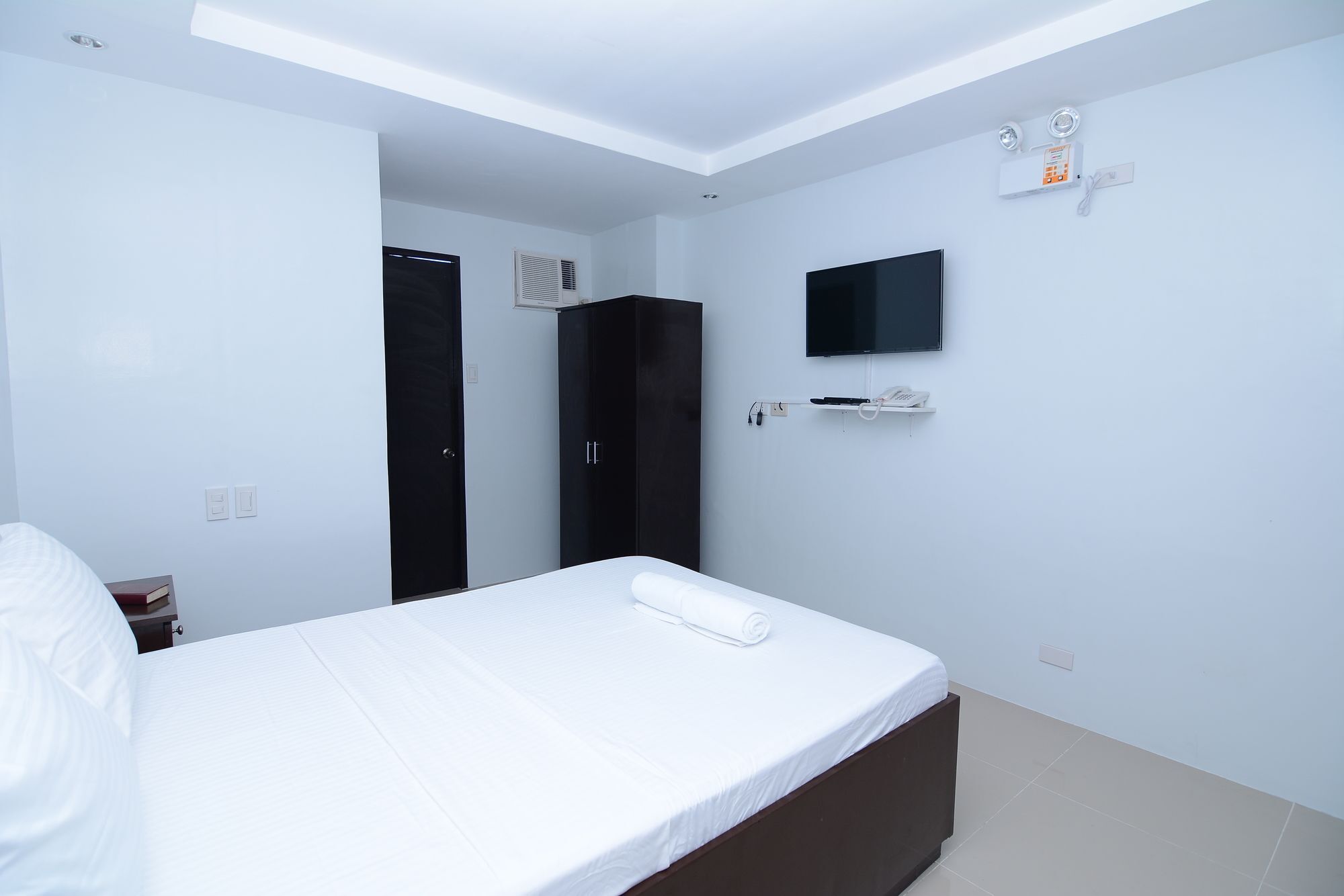 Oyo 697 Obrero Suites Davao Exterior photo